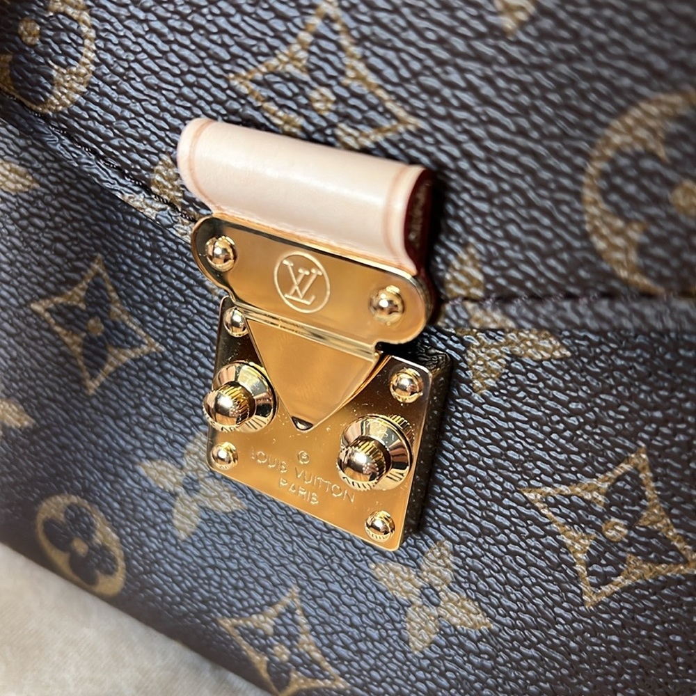 SOLD! Authentic Louis Vuitton Pochette Metis! - Picture 6 of 16
